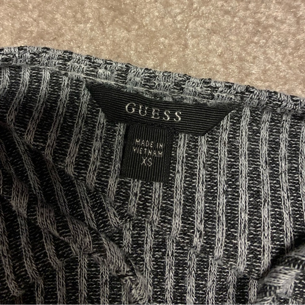 Guess top - Picture 2 of 2